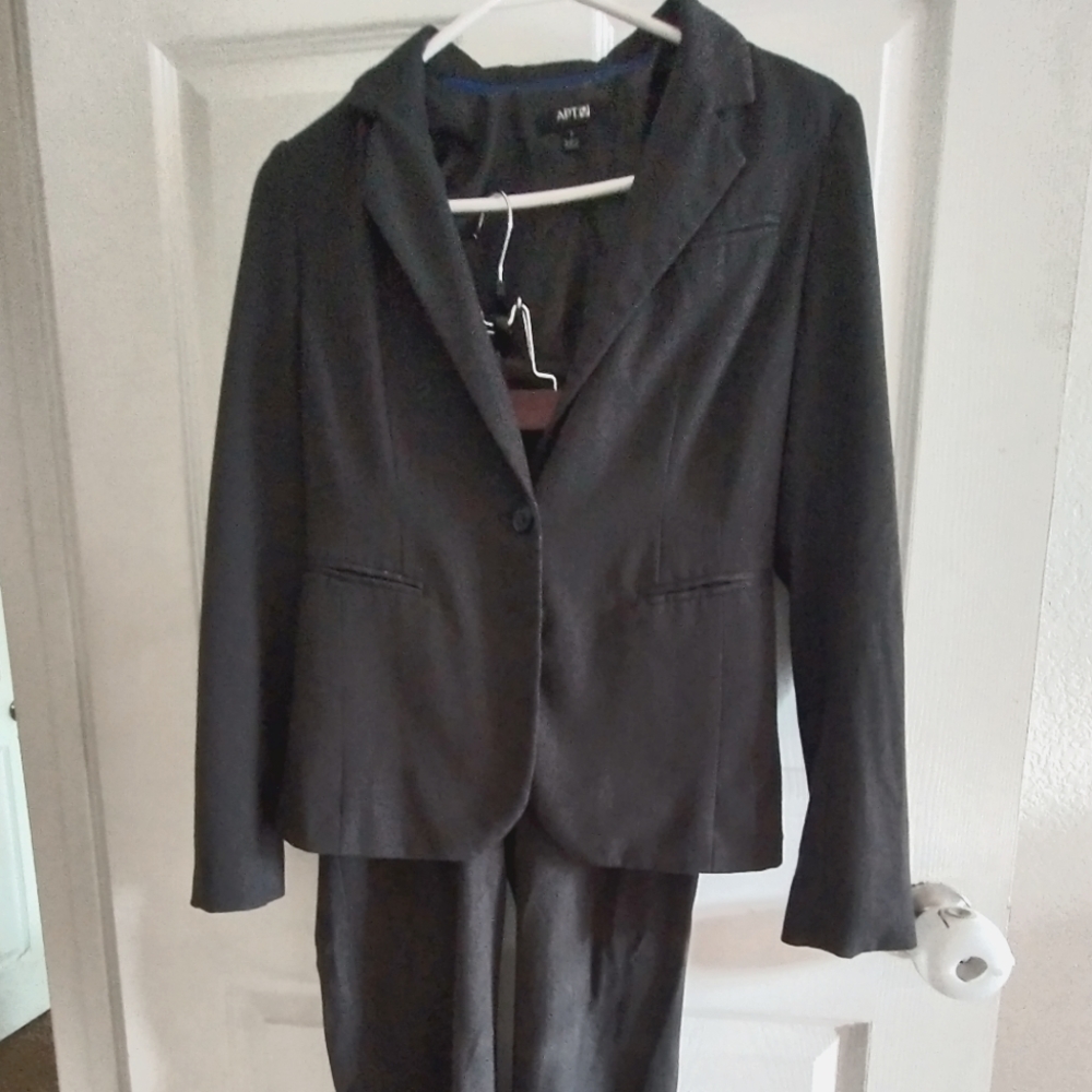 Apt 9 Ladies Size 2P Business Suit